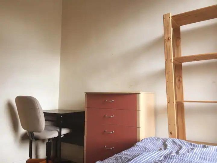 Single Room - Town & University Nearby, 24H Bus, Airport-Linked Manchester Ngoại thất bức ảnh