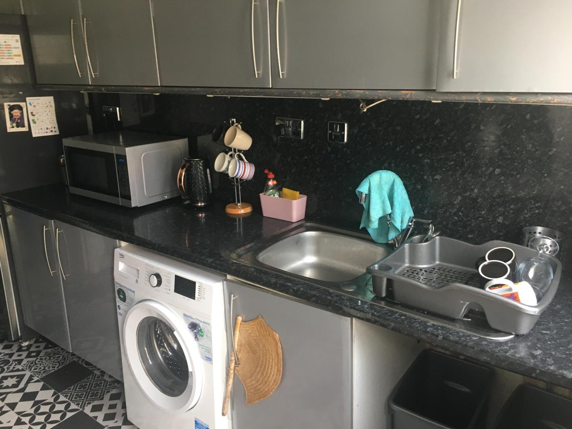 Single Room - Town & University Nearby, 24H Bus, Airport-Linked Manchester Ngoại thất bức ảnh