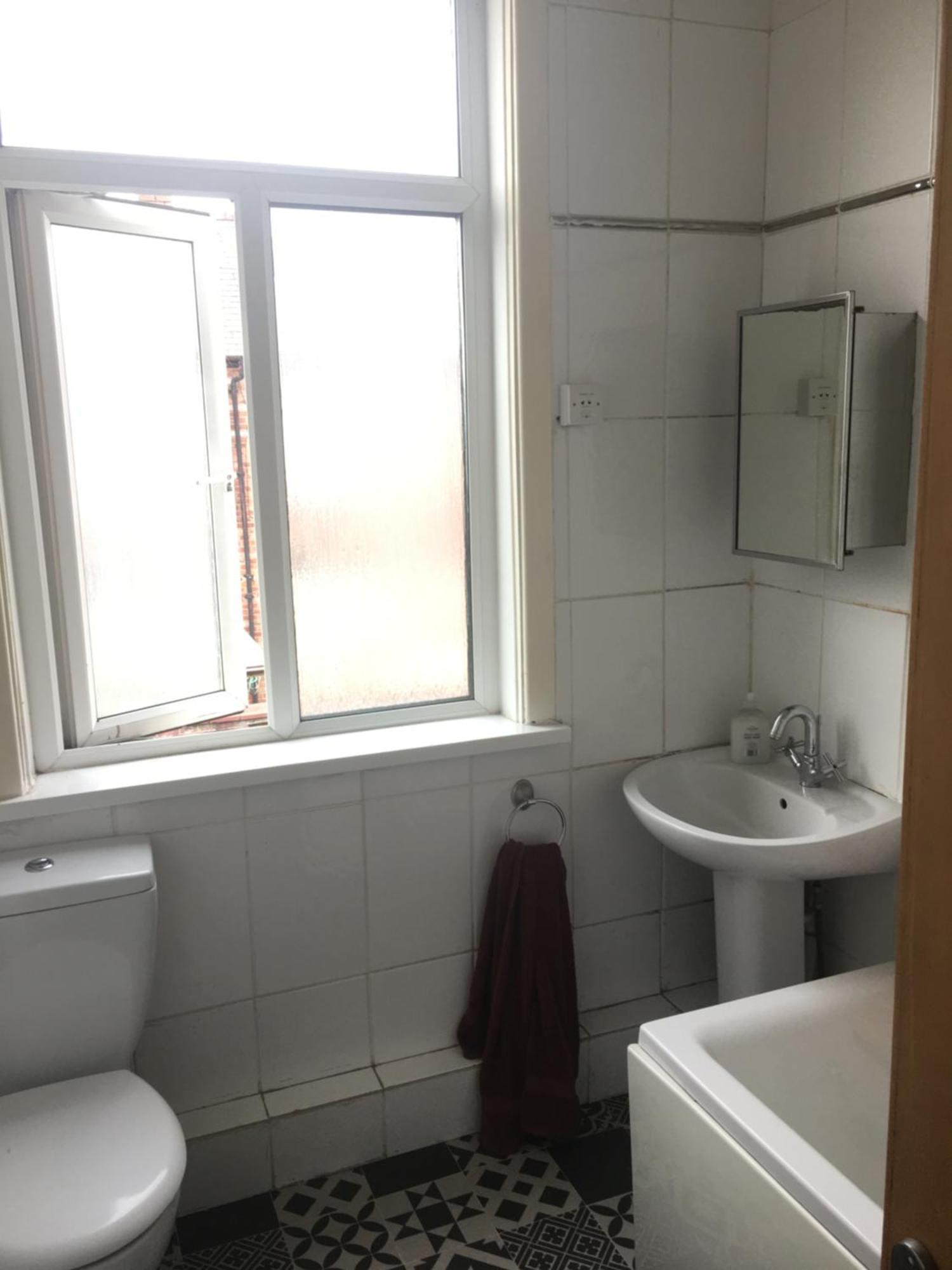 Single Room - Town & University Nearby, 24H Bus, Airport-Linked Manchester Ngoại thất bức ảnh